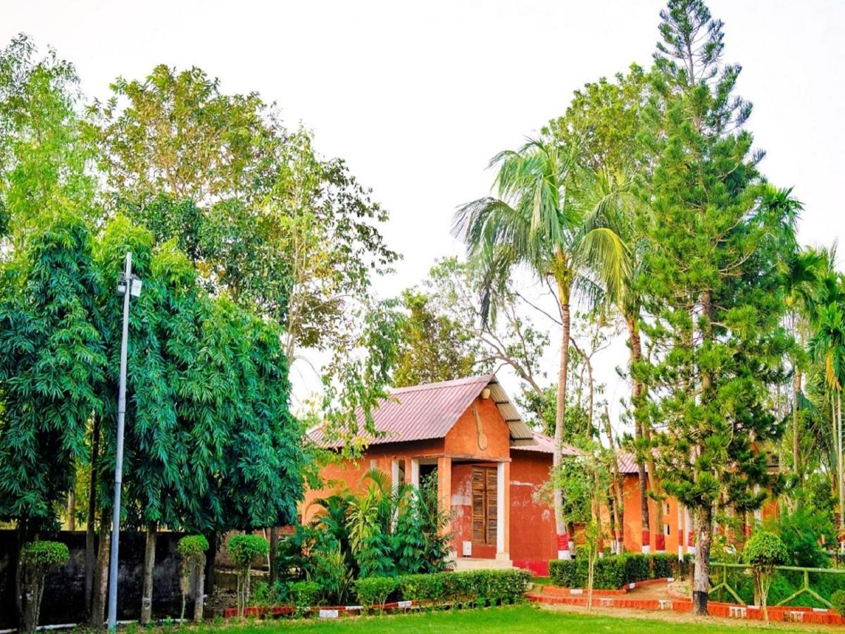 Raktokorobi Karu Gram Hotel Sri Niketan Bagian luar foto