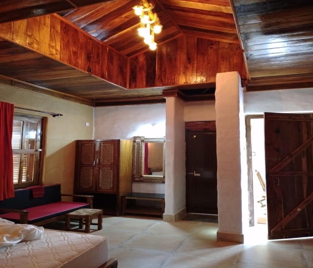 Raktokorobi Karu Gram Hotel Sri Niketan Bagian luar foto