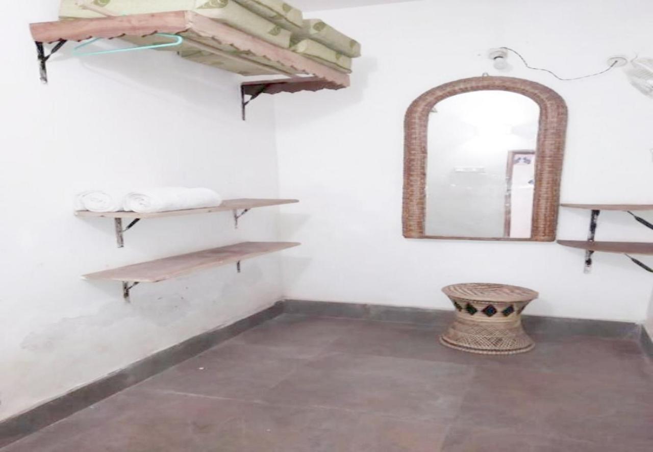 Raktokorobi Karu Gram Hotel Sri Niketan Bagian luar foto