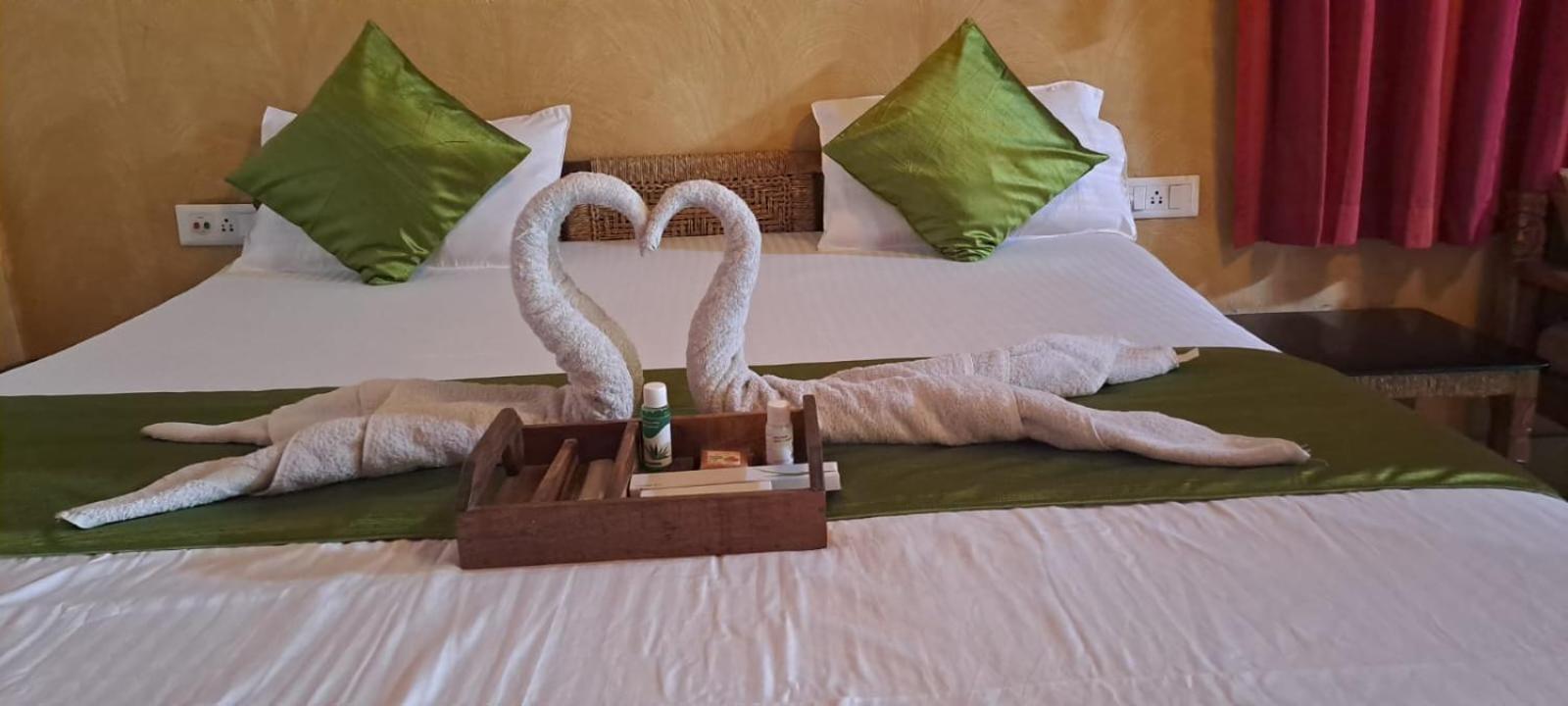 Raktokorobi Karu Gram Hotel Sri Niketan Bagian luar foto