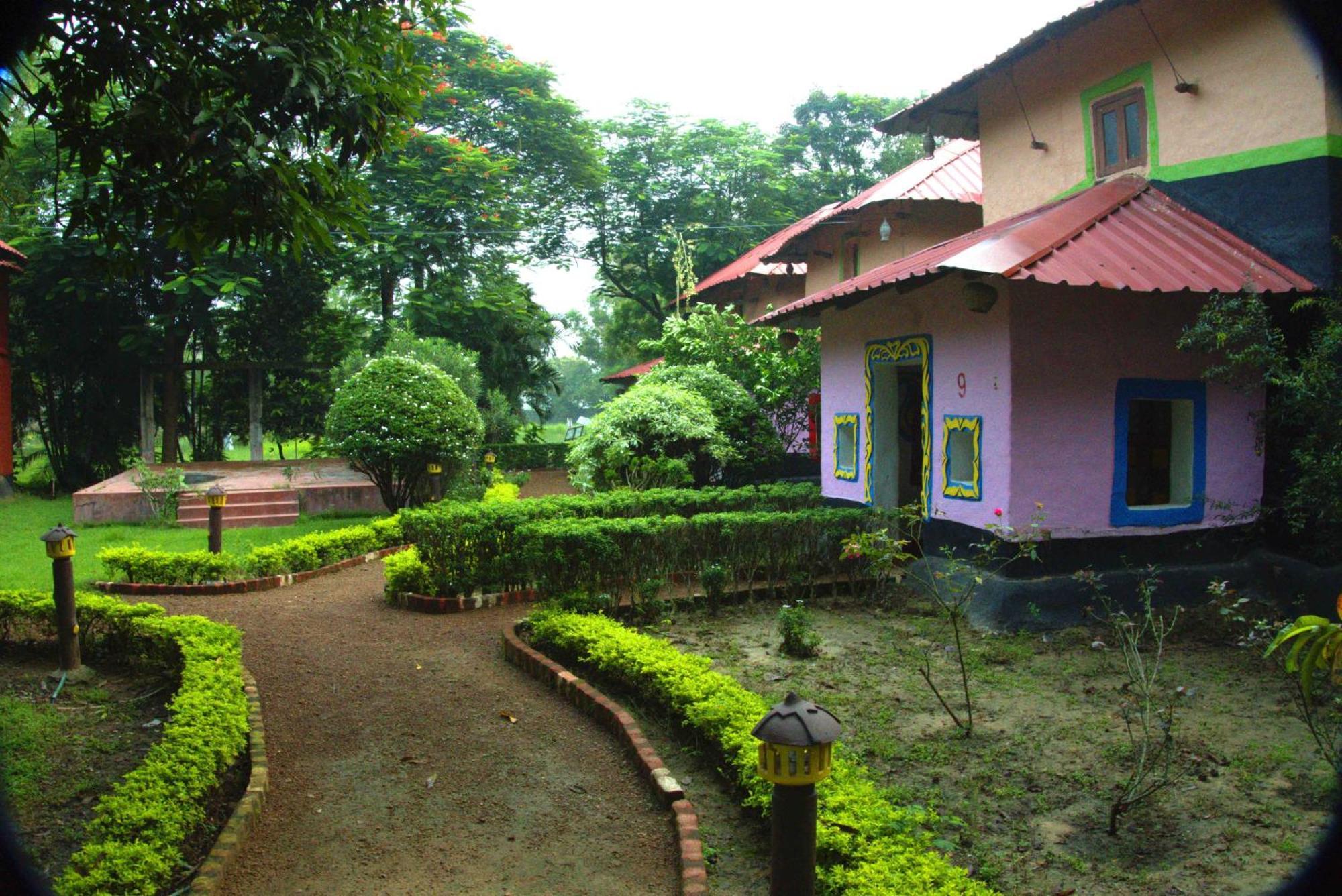 Raktokorobi Karu Gram Hotel Sri Niketan Bagian luar foto