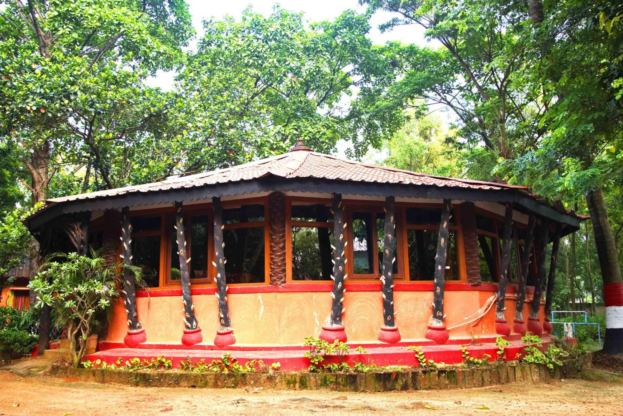 Raktokorobi Karu Gram Hotel Sri Niketan Bagian luar foto