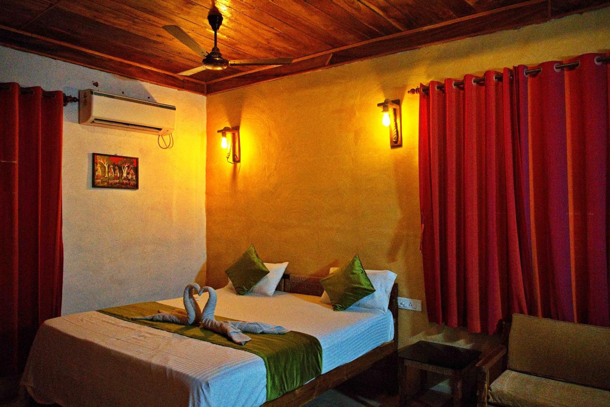 Raktokorobi Karu Gram Hotel Sri Niketan Bagian luar foto