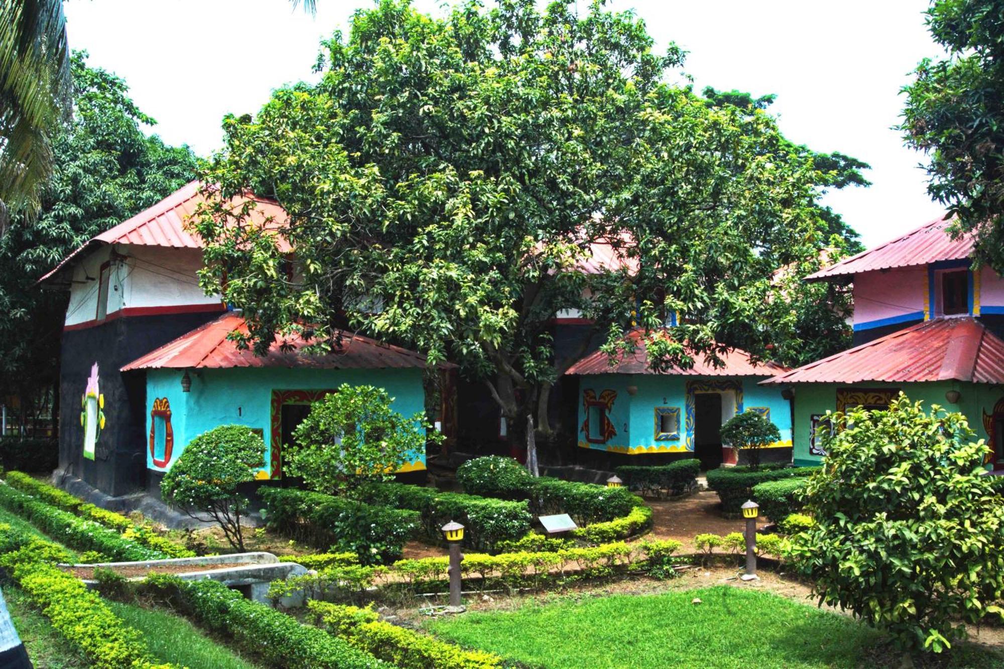 Raktokorobi Karu Gram Hotel Sri Niketan Bagian luar foto