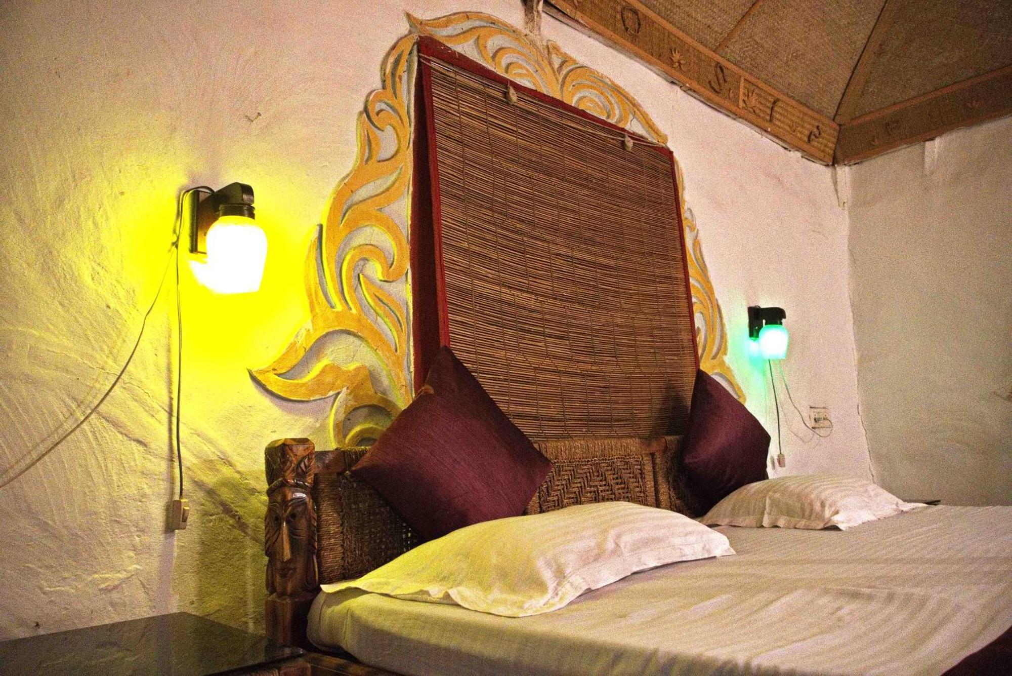 Raktokorobi Karu Gram Hotel Sri Niketan Bagian luar foto